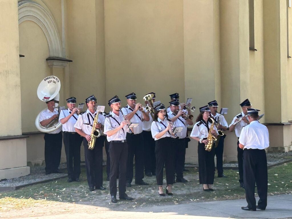 Orkiestra zagrała na podwójne święto. Tak Gać uczciła 15 sierpnia 1 534595318 779564054645253 4362649061801938057 n