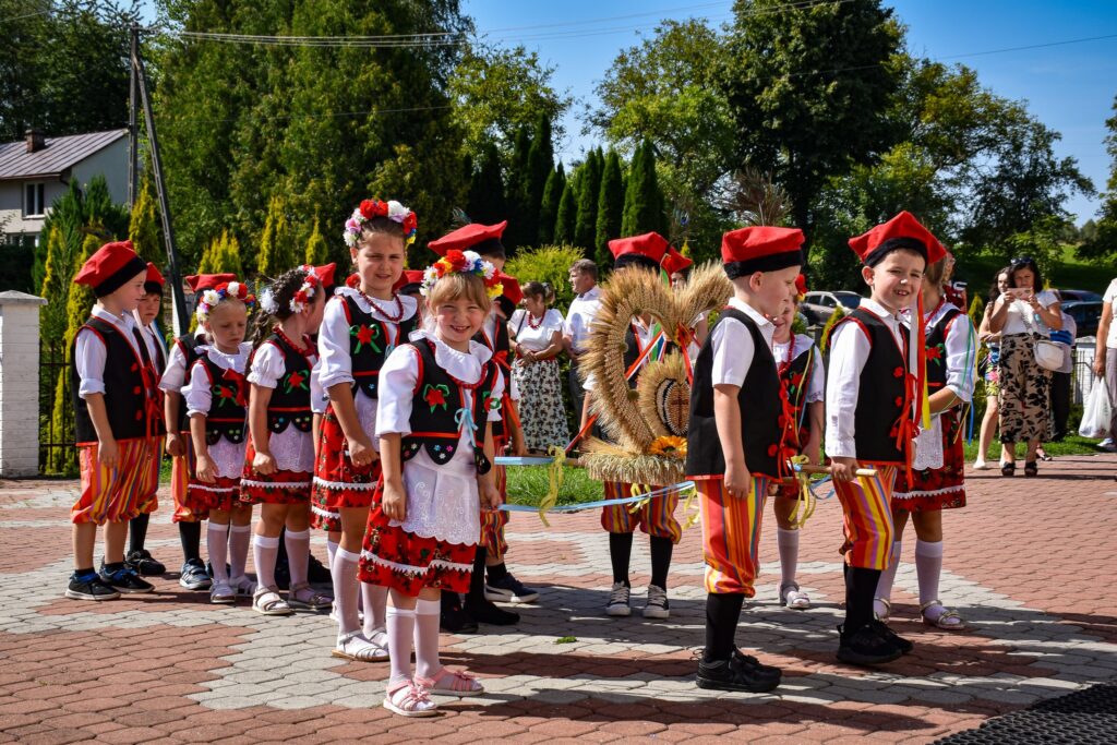 Dwa sołectwa, jedno święto. Tak Łopuszka Wielka i Medynia Kańczucka dziękowały za plony 1 534603964 1215255920645241 2644721691744481715 n