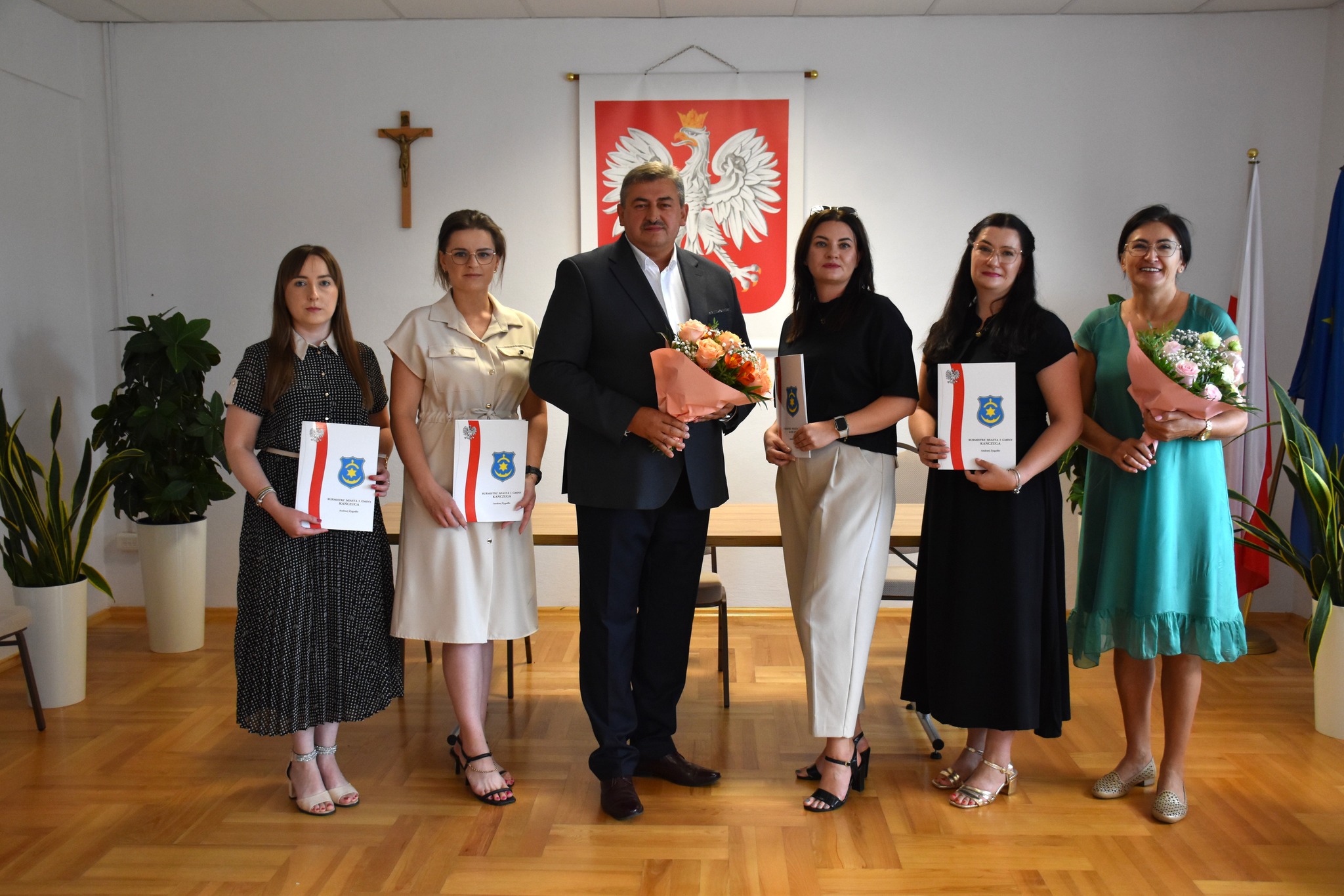 Burmistrz Kańczugi wręczył awanse zawodowe. Pięć nauczycielek z nowym stopniem 1 540936161 1225080536329446 1714688150686337080 n