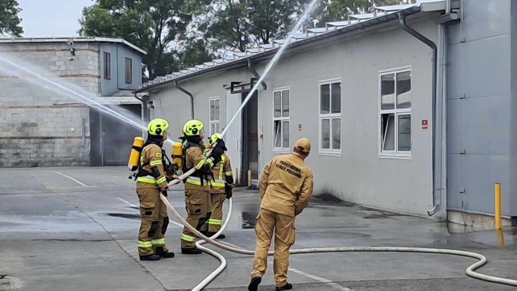 Pożary zakładów i poszukiwania w lesie. Wielkie manewry strażackie w Gminie Zarzecze 1 546707307 794524546558362 1316755265280685350 n