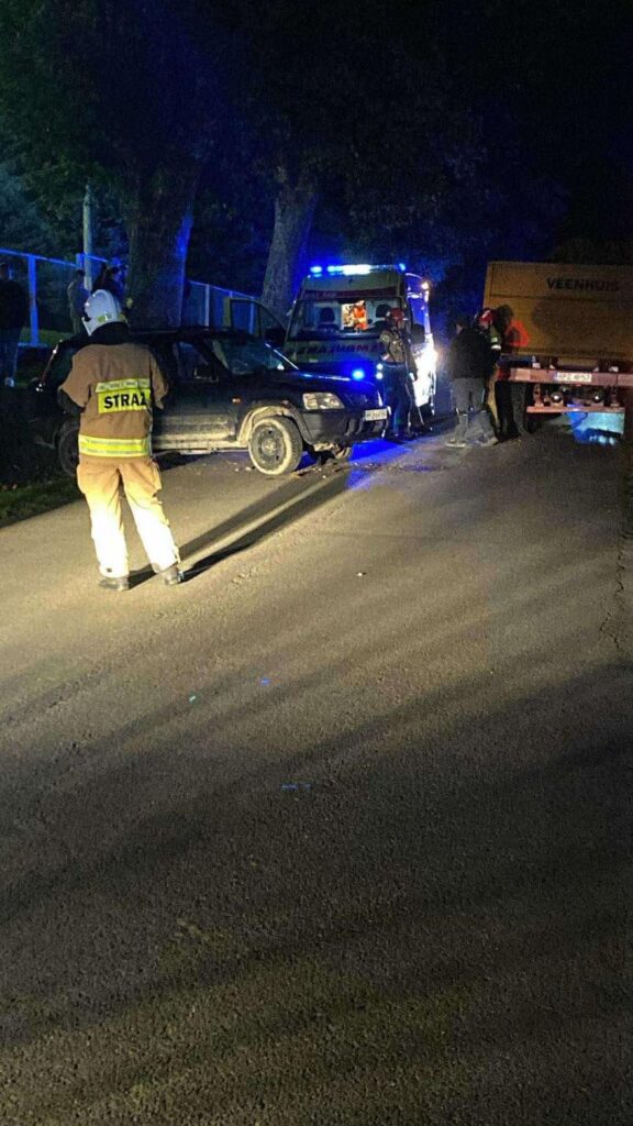 Krzeczowice. Wypadek ciągnika z samochodem osobowym. Jedna osoba trafiła do szpitala 1 557461703 1120395883537061 8098429080481551861 n