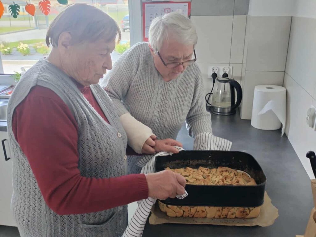 561097244 122168418188396268 1571757205134360329 n1