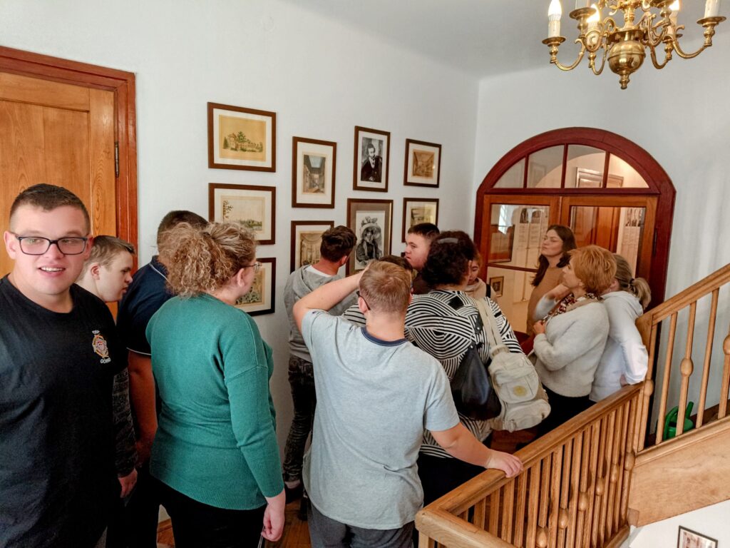 563461974 1348628473633726 1640848348744641317 n