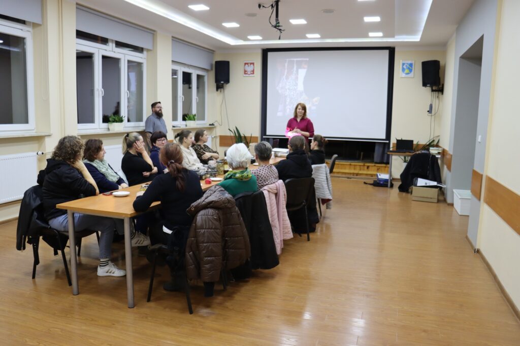 568463424 1124668016508731 8972148569885388185 N