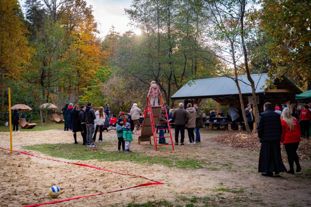 Sieniawa. "Bahamy nad Lubaczówką" oficjalnie otwarte! Nowe miejsce rekreacji w Czerwonej Woli 1 574566806 122188851506576913 215407115096893680 n