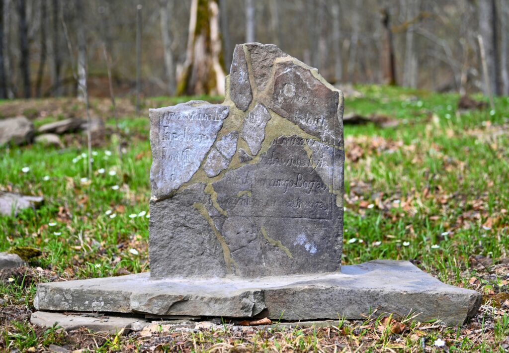 Bieszczady. W &Quot;Bieszczadzkich Pompejach&Quot; Stanął Nagrobek Sprzed 200 Lat. Złożono Go Z 13 Fragmentów 3 574035720 1256745033157720 5897062851928770335 N