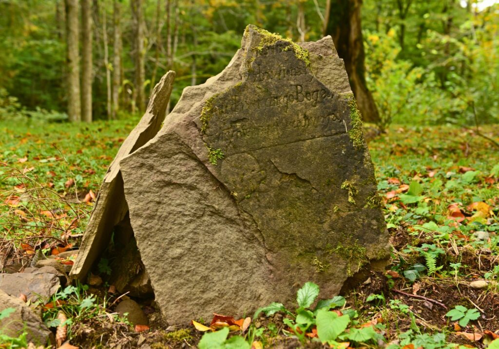 Bieszczady. W &Quot;Bieszczadzkich Pompejach&Quot; Stanął Nagrobek Sprzed 200 Lat. Złożono Go Z 13 Fragmentów 1 574329468 1256744943157729 3909363395011898831 N