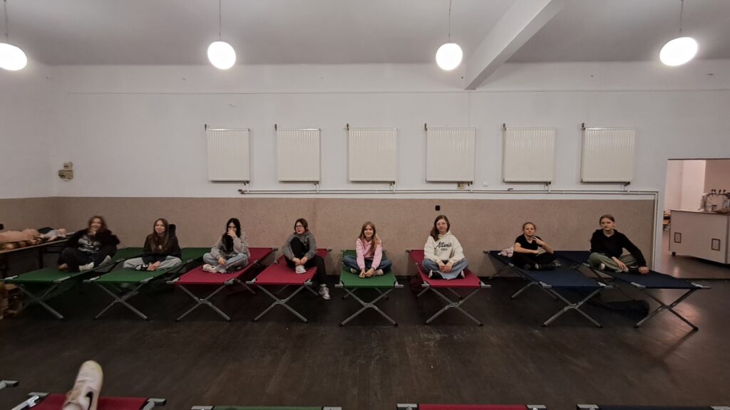 Młodzież uczyła się ratować życie. W Zarzeczu odbył się obóz edukacyjny w ramach projektu "Razem bezpieczni" 1 577009667 842497825094367 6872317303202952177 n