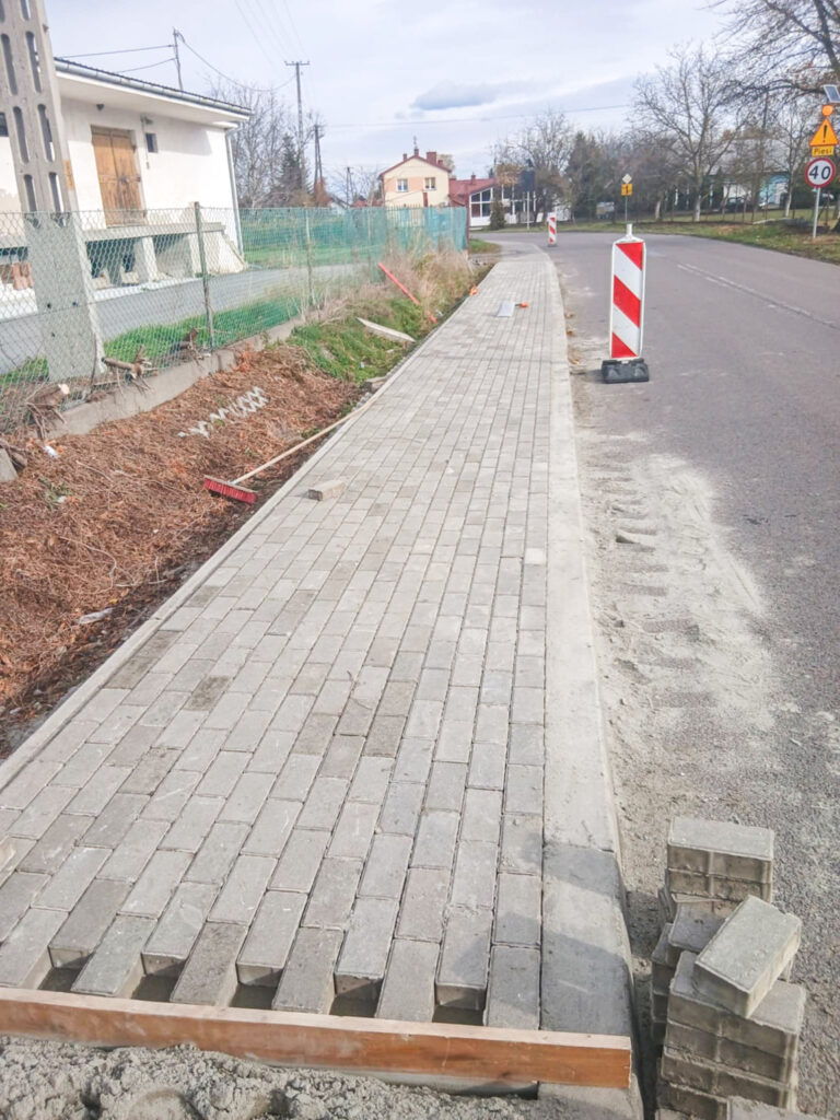 Budowa Chodników, Remonty I Przygotowania Do Zimy. Drogowcy Podsumowali Tydzień Pracy W Powiecie Przeworskim 2 579068356 855406673844523 8535964328413953853 N