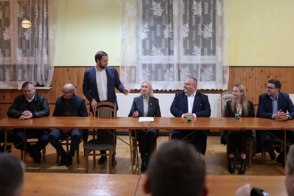 581562106 122194783160310265 7314637536151314327 n