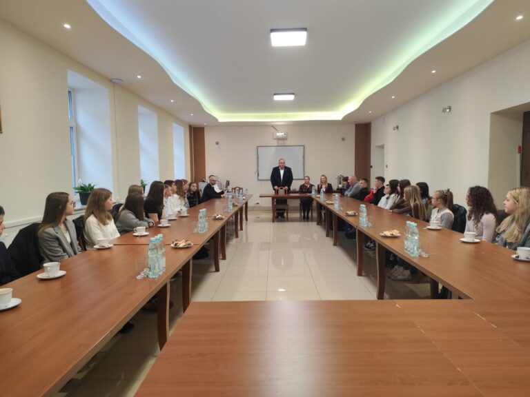 581848324 122194918166310265 7254721494918950800 n