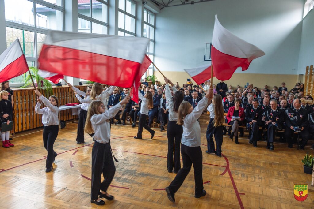 582397688 122144492690416608 7447696849331887616 n