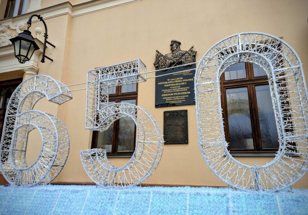 Świąteczne dekoracje w Jarosławiu. Będzie jubileuszowy akcent i choinka na bulwarach 1 591366802 1280477010781312 569848874765529429 n