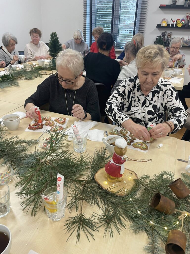 Przeworsk. Zapach Pierników Wypełnił Bibliotekę. Świąteczne Spotkanie Uniwersytetu Trzeciego Wieku 1 597039970 861164440190835 8269425823003689039 N