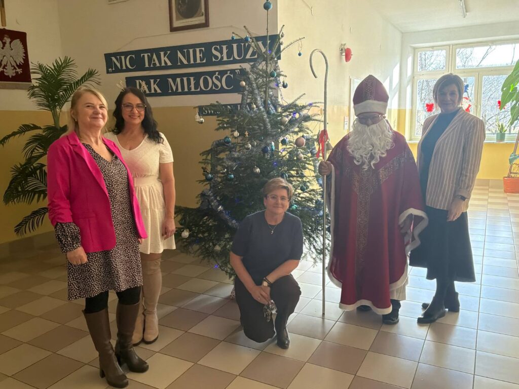 Jawornik Polski. Mikołaj, Dmuchańce I Grinch. Wyjątkowe Gminne Mikołajki W Manasterzu 1 597823008 1946503209234669 2898178548326206383 N