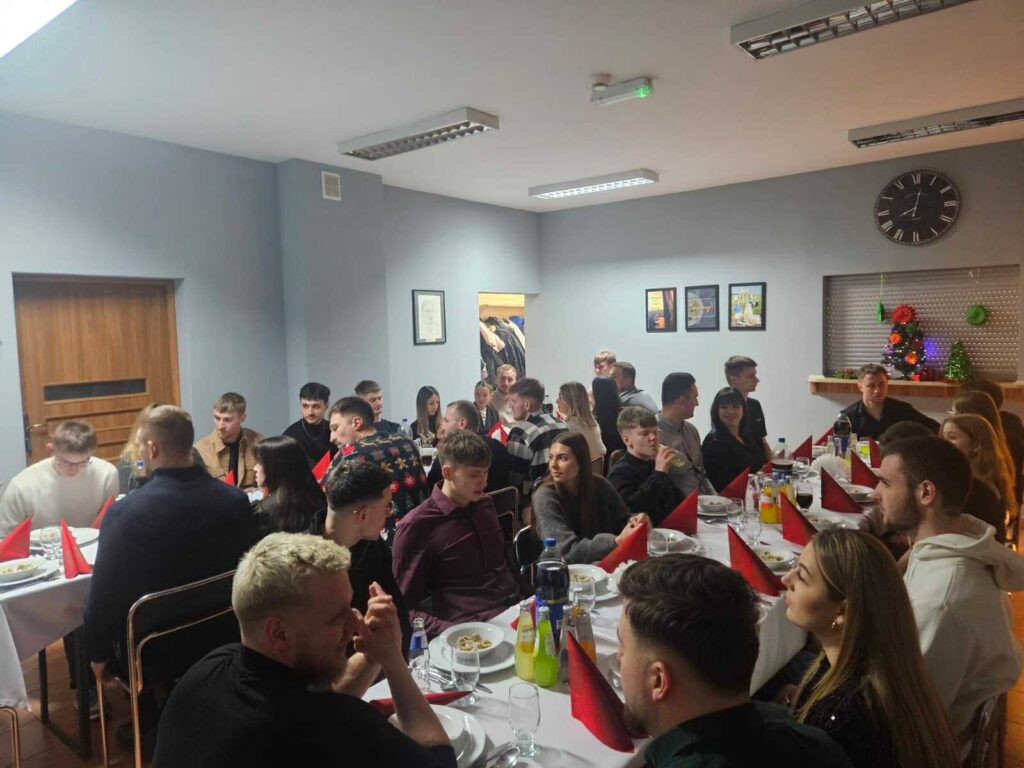 Od Gospodyń Po Diabetyków I Sportowców. Władze Powiatu Dzielą Się Opłatkiem Z Mieszkańcami 1 604686945 1185612460439875 8383096562986649294 N