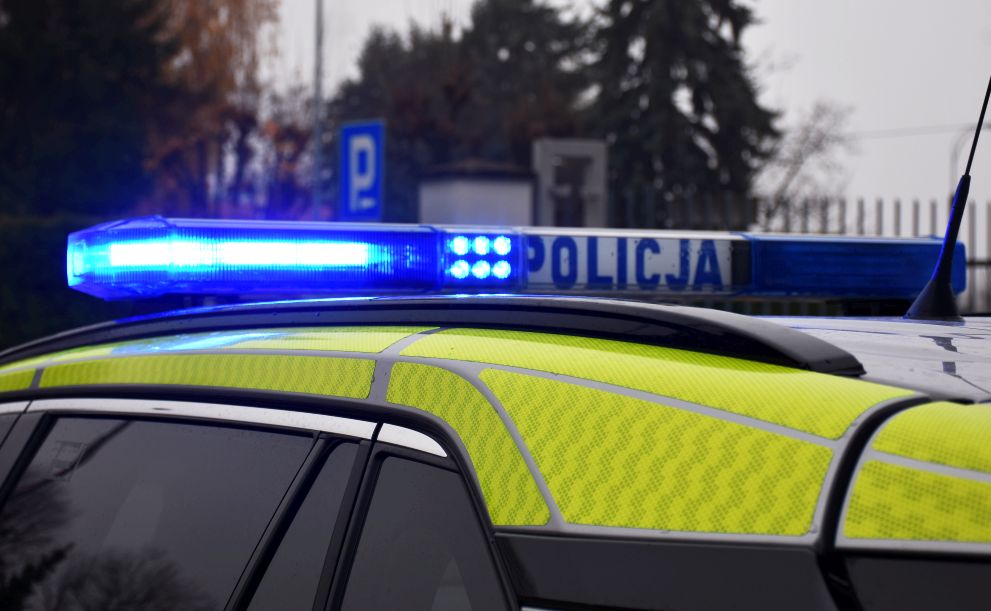 Radiow&oacute;z Policyjny Podczas Interwencji Drogowej W Powiecie Jarosławskim