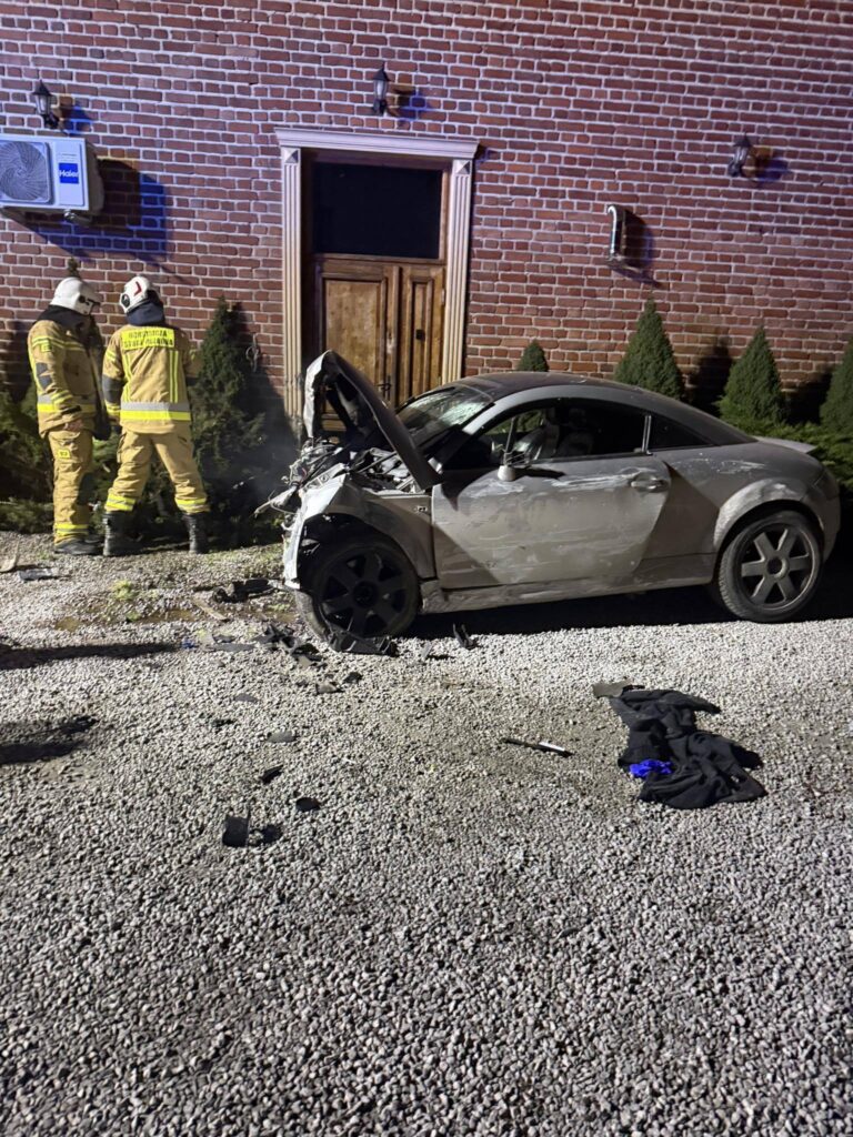 Wypadek drogowy w Markowej. Dwie osoby trafiły do szpitala