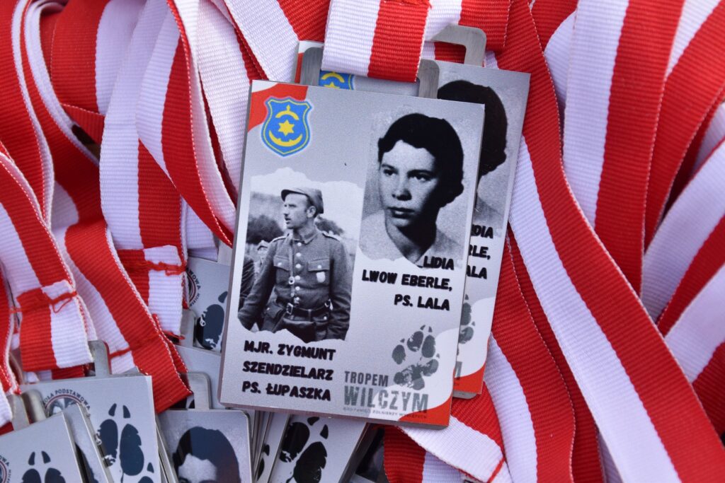 Młodzież Pobiegła „Tropem Wilczym”. Patriotyczne Zmagania Nad Zalewem W Łopuszce Małej