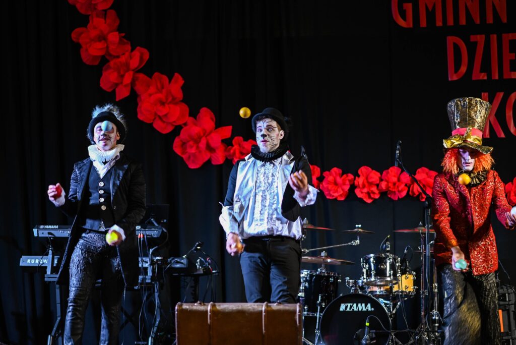 Blisko 600 Pań Świętowało W Tryńczy. Magiczny Dzień Kobiet W &Quot;Krainie Czarów&Quot;