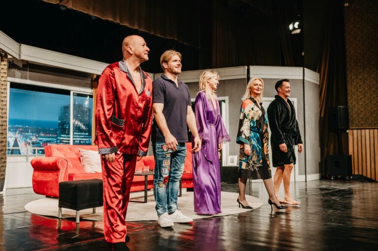 Spektakl komediowy „Wyjście awaryjne” w Miejskim Ośrodku Kultury w Przeworsku.