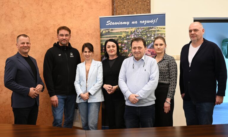 Spotkanie władz gminy Tryńcza z Sebastianem Świderskim i Wiesławem Koziełem dotyczące rozwoju siatkówki.