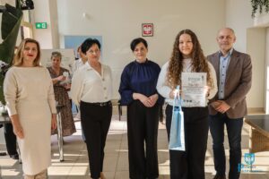 Uczestnicy III Wojewódzkiego Konkursu Oratorskiego w Oranżerii Muzeum w Przeworsku