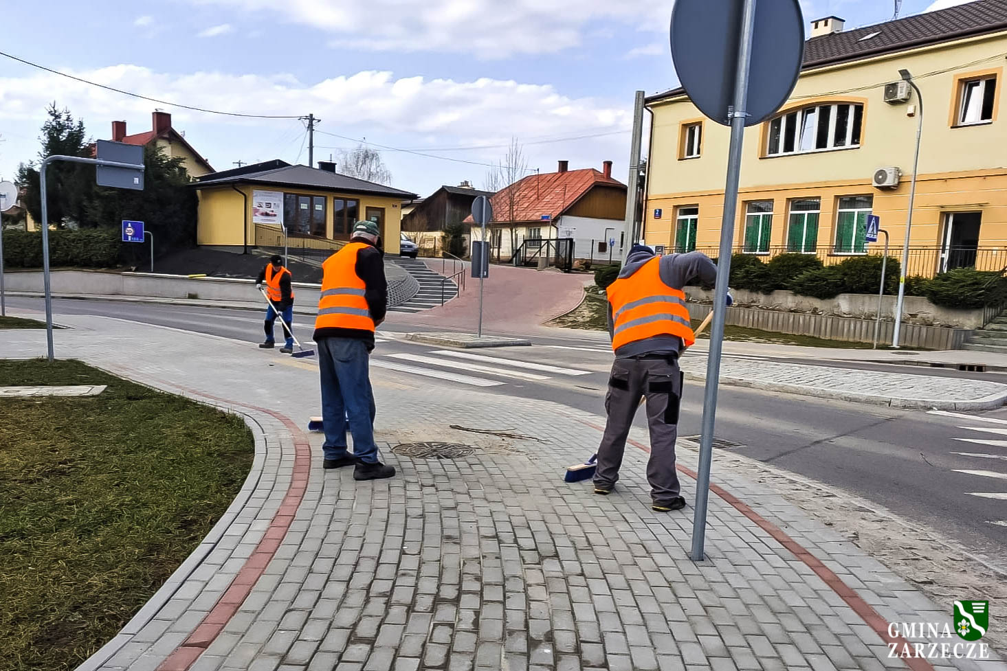 Prace Porządkowe I Gospodarcze Wykonywane Przez Uczestnik&oacute;w Centrum Integracji Społecznej W Gminie Zarzecze.