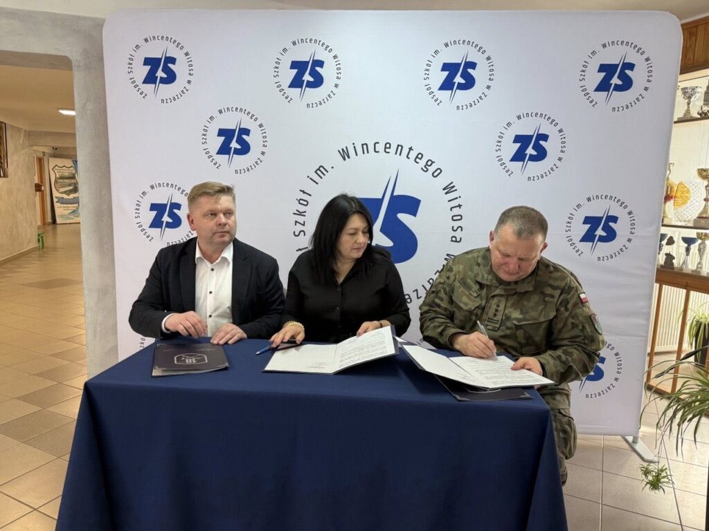 Klasy Mundurowe Z Zarzecza Pod Okiem Profesjonalistów. Szkoła Podpisała Umowę Z 18 Brygadą Zmotoryzowaną