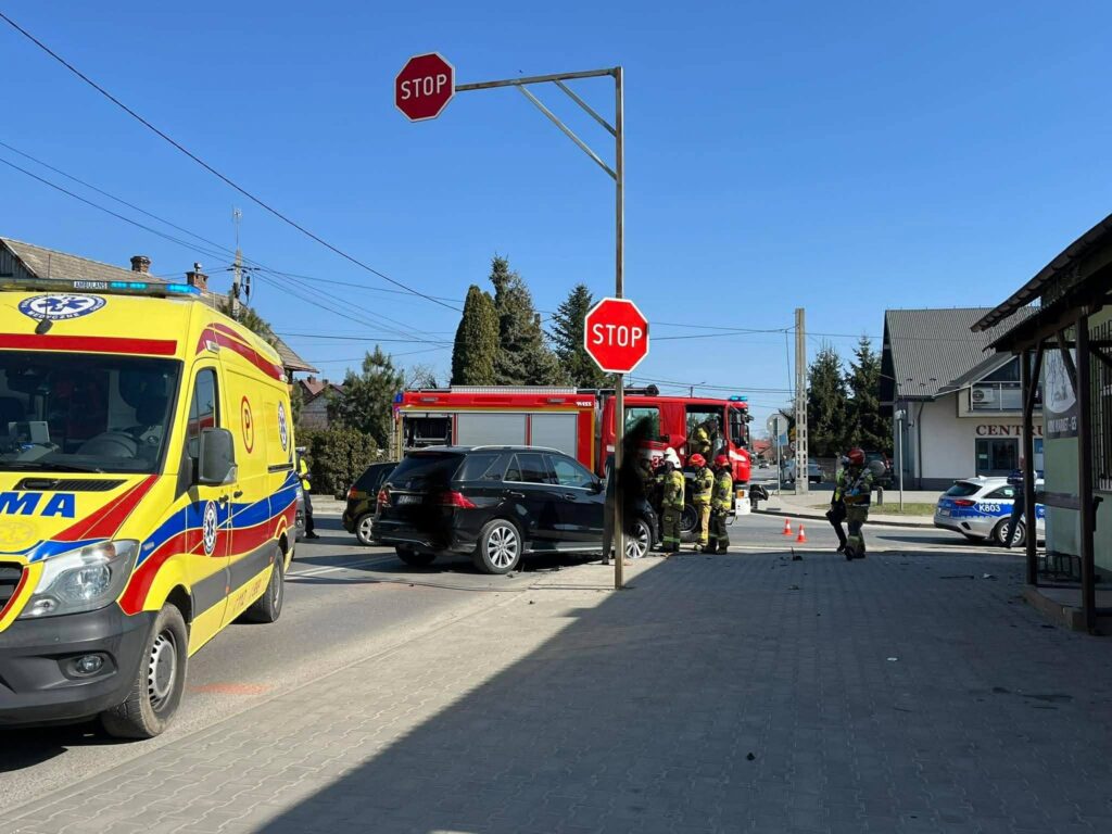 Wypadek Komunikacyjny W Markowej. Jedna Osoba Poszkodowana 1 Wypadek Komunikacyjny W Markowej. Jedna Osoba Poszkodowana