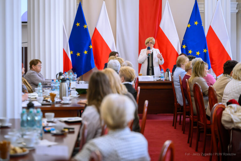 Spotkanie dotyczące programu „Aktywni Seniorzy – ASY” na Podkarpaciu z udziałem przedstawicieli UTW i urzędu wojewódzkiego.