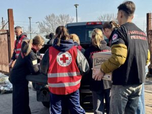 Wydawanie paczek żywnościowych dla mieszkańców Przeworska w ramach programu pomocy żywnościowej 2026