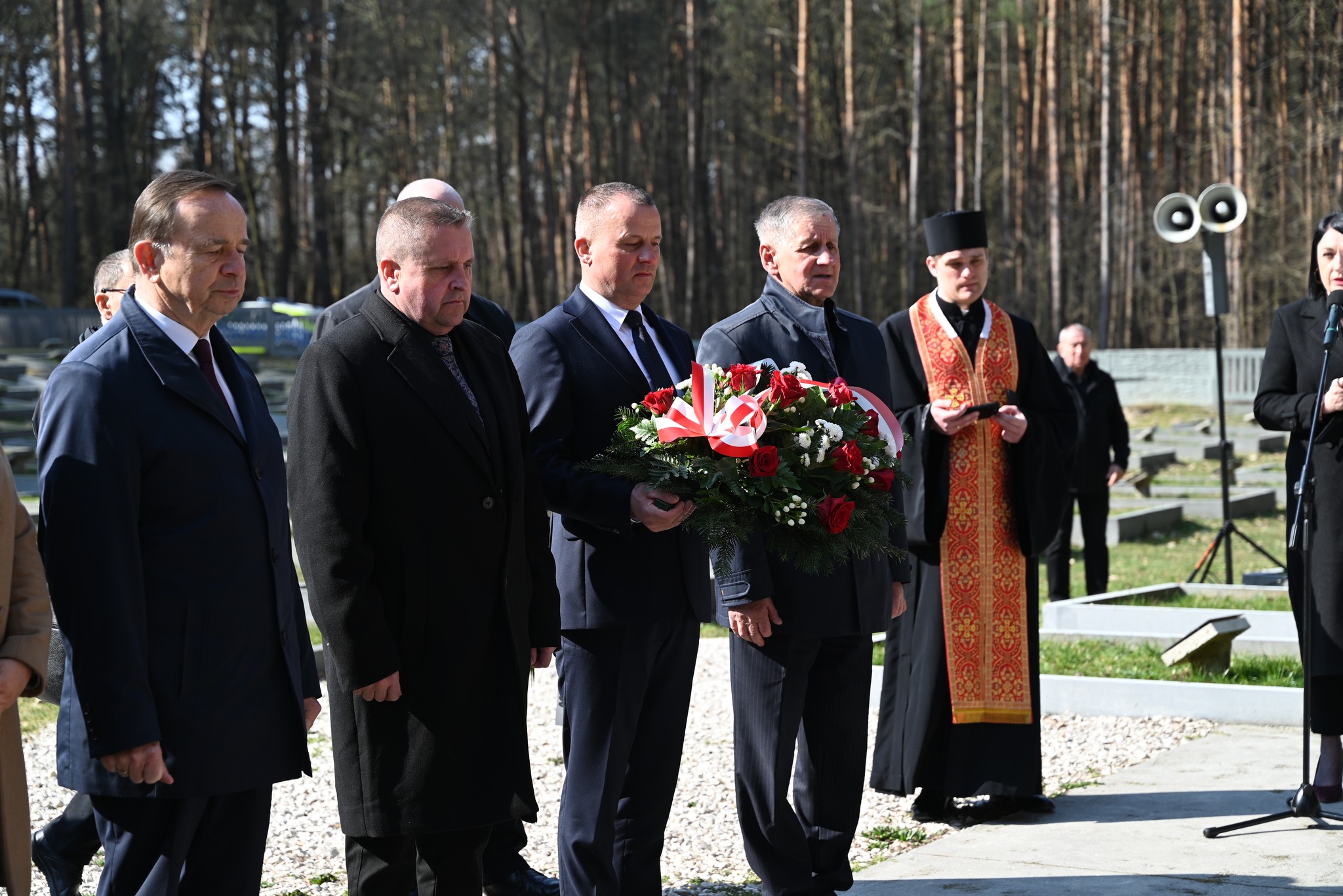 Uczestnicy Uroczystości W Jagielle Podczas Obchod&oacute;w Narodowego Dnia Pamięci Polak&oacute;w Ratujących Żyd&oacute;w