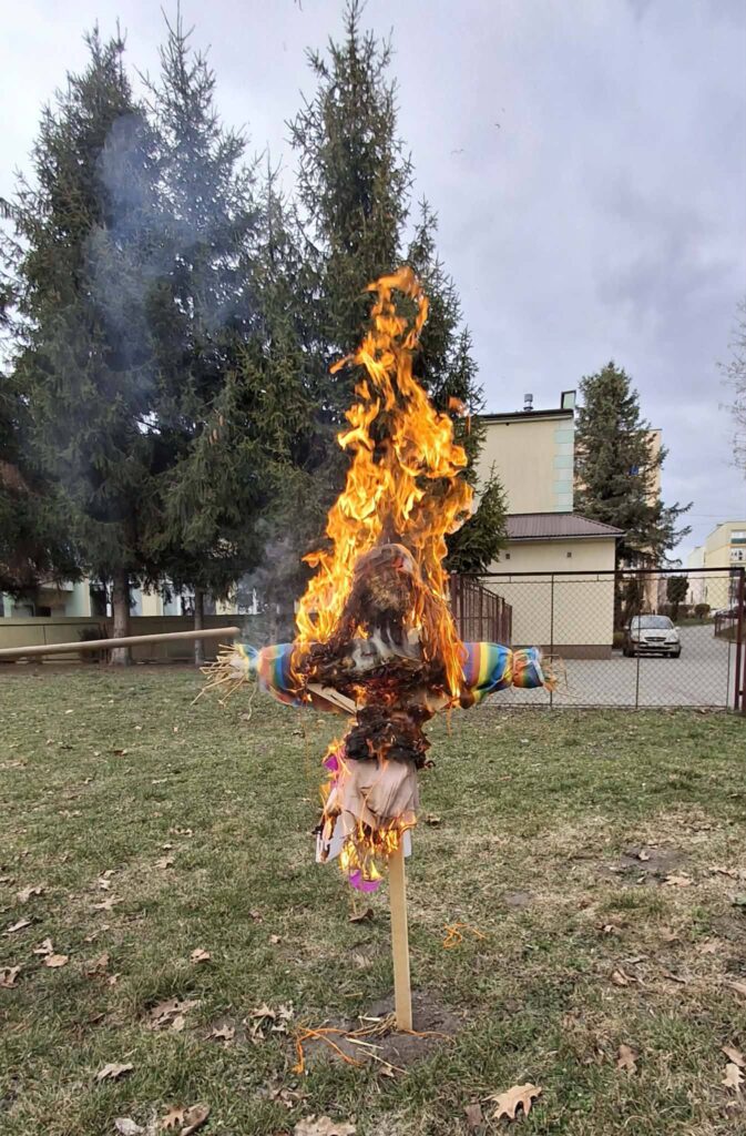 Przeworska &Quot;Trójka&Quot; Pożegnała Zimę. Przedszkolaki Powitały Wiosnę Z Ekologiczną Marzanną 2 Przeworska &Quot;Trójka&Quot; Pożegnała Zimę. Przedszkolaki Powitały Wiosnę Z Ekologiczną Marzanną