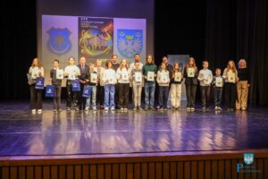 Laureaci XXX Regionalnego Konkursu Wiedzy Teoretycznej w Miejskim Ośrodku Kultury w Przeworsku podczas wręczenia nagród