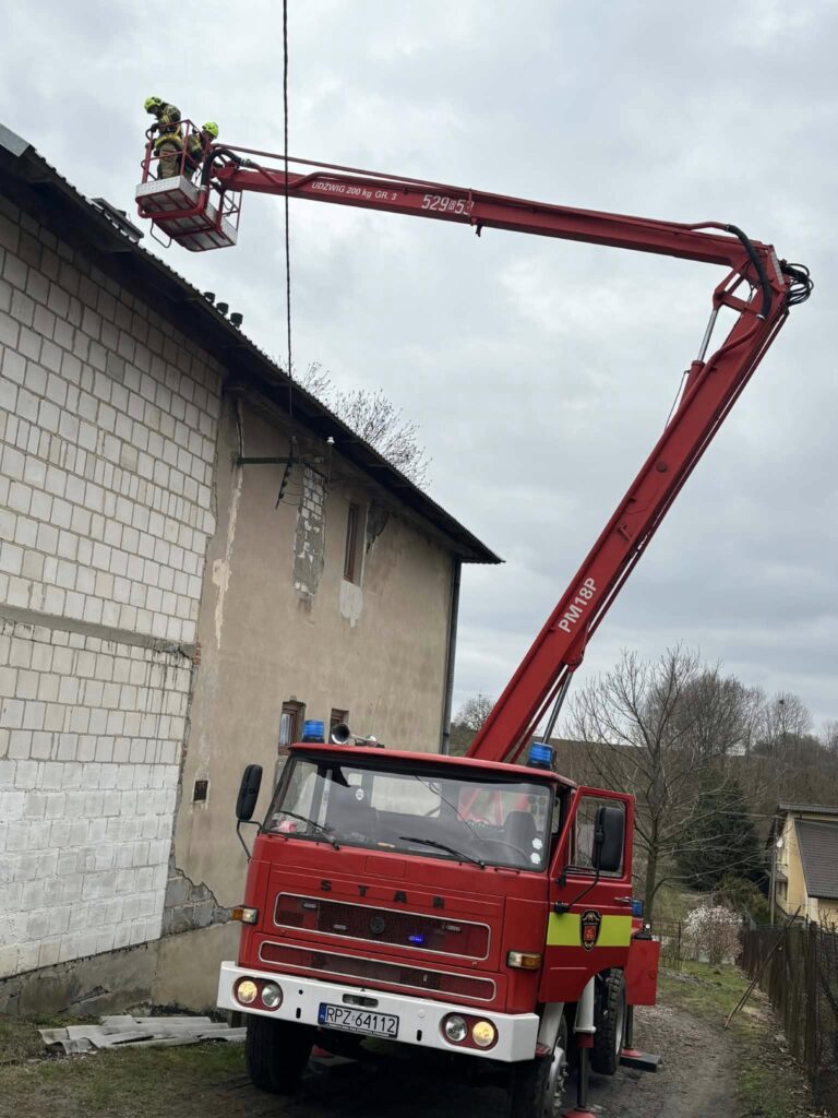 Ogień W Przewodzie Kominowym. Interwencja Strażaków Z Zarzecza W Siennowie 2 Ogień W Przewodzie Kominowym. Interwencja Strażaków Z Zarzecza W Siennowie