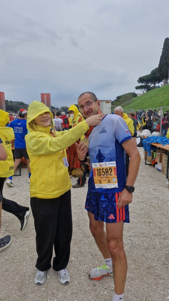 Herb Przeworska Na Ulicach Rzymu. Dariusz Półtorak Z Życiowym Debiutem W Maratonie