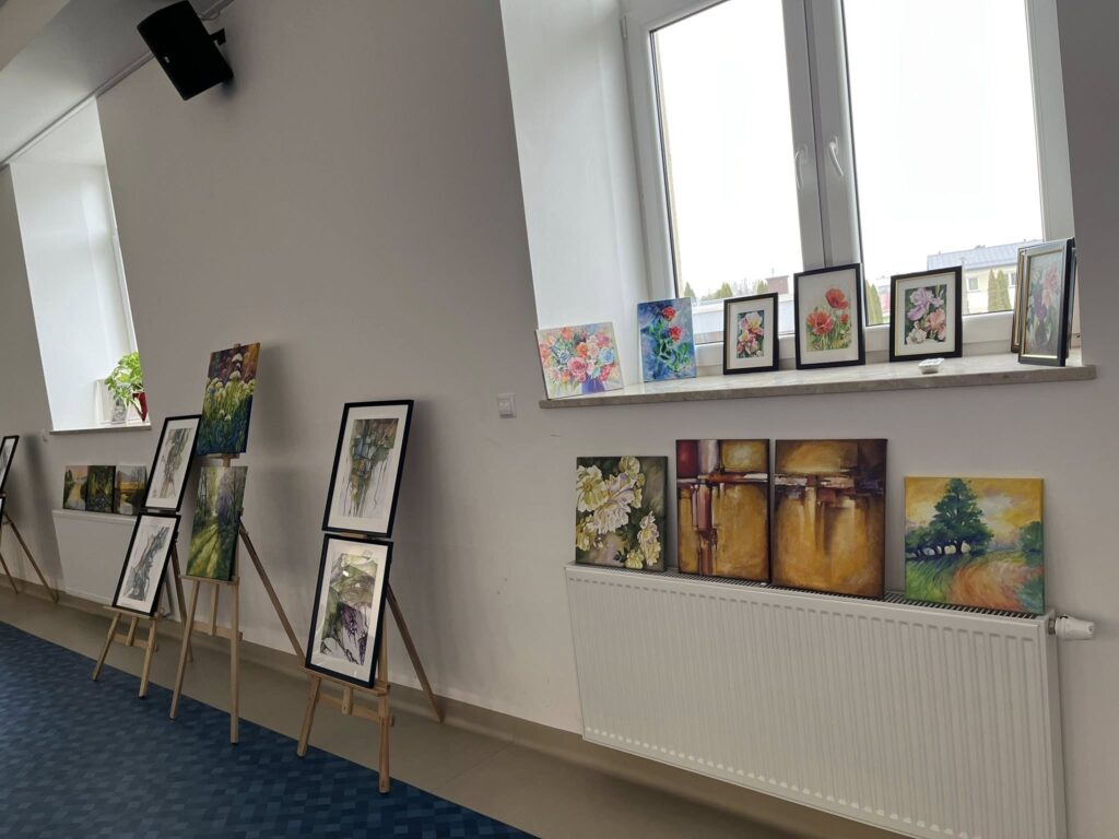 Wernisaż Wystawy Beaty Prymon W Zarzeczu. „Tam Gdzie Rośnie Cisza” 1 Wernisaż Wystawy Beaty Prymon W Zarzeczu. „Tam Gdzie Rośnie Cisza”