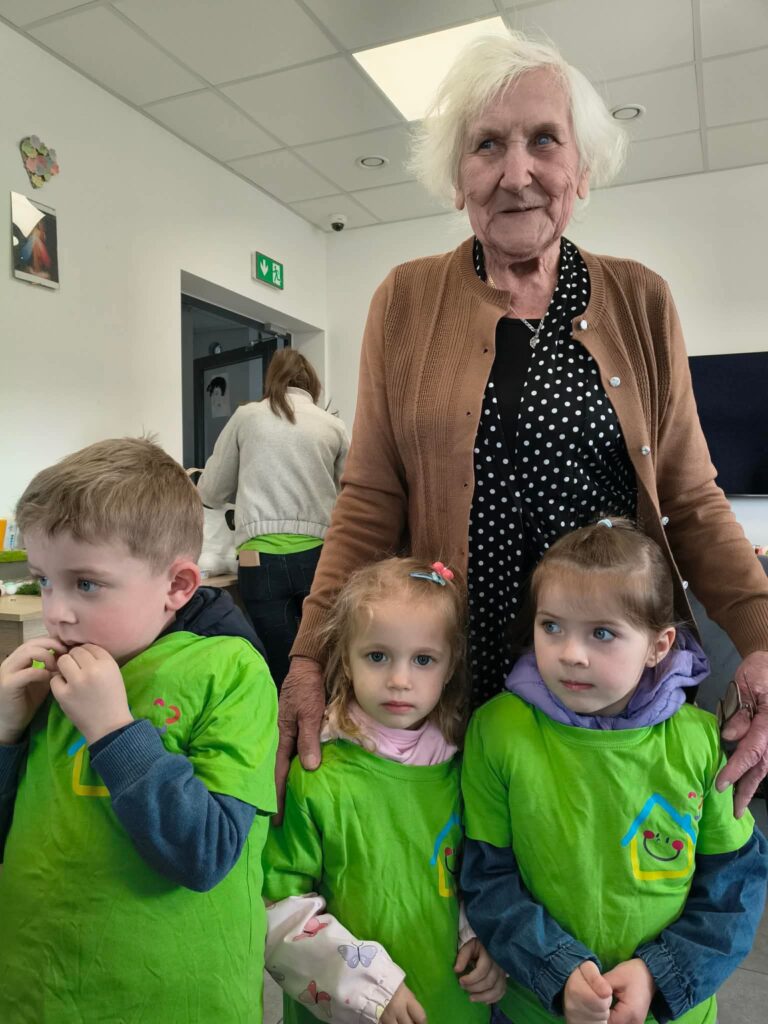 Międzypokoleniowe Powitanie Wiosny W Tryńczy. Przedszkolaki Z Wizytą U Mieszkańców Com