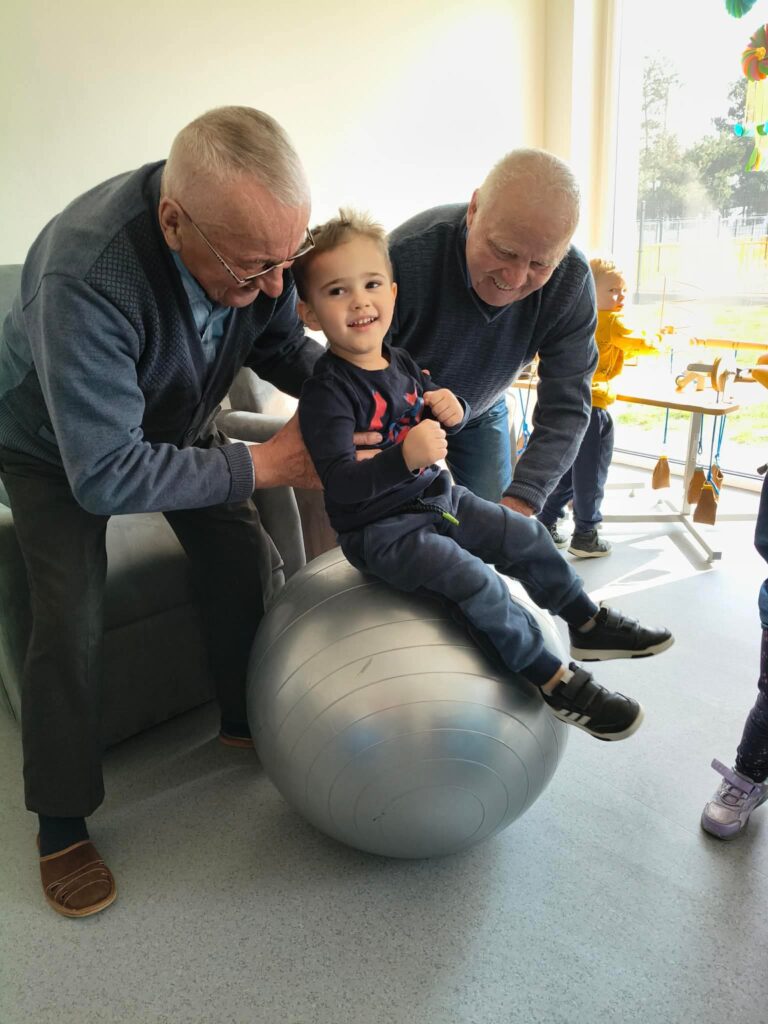 Międzypokoleniowe Powitanie Wiosny W Tryńczy. Przedszkolaki Z Wizytą U Mieszkańców Com