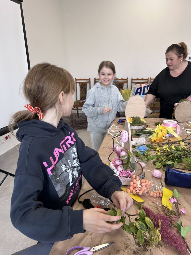 Wielkanocne Warsztaty W Adamówce. Stroiki Trafią Do Osób Starszych I Samotnych 2 Wielkanocne Warsztaty W Adamówce. Stroiki Trafią Do Osób Starszych I Samotnych