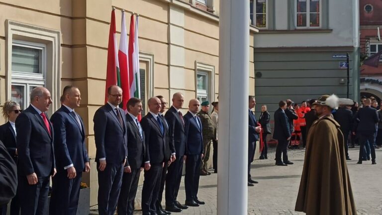 Uroczystość powitania prezydentów Polski i Węgier podczas Dnia Przyjaźni Polsko-Węgierskiej w Przemyślu z udziałem wójta gminy Przeworsk