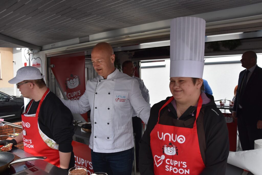 Uczestnicy konkursu kulinarnego CUPI’S SPOON 2026 w Gminie Przeworsk podczas przygotowywania potraw i wręczenia nagród