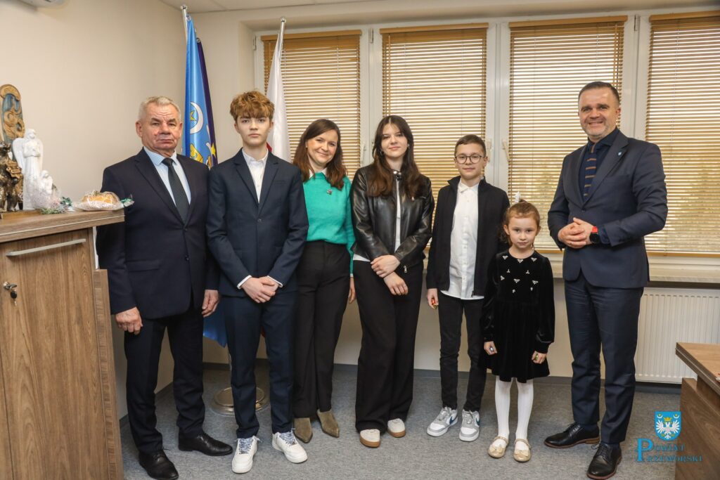 Uczniowie Szkoły Nr 1 Z Życzeniami U Starosty Przeworskiego