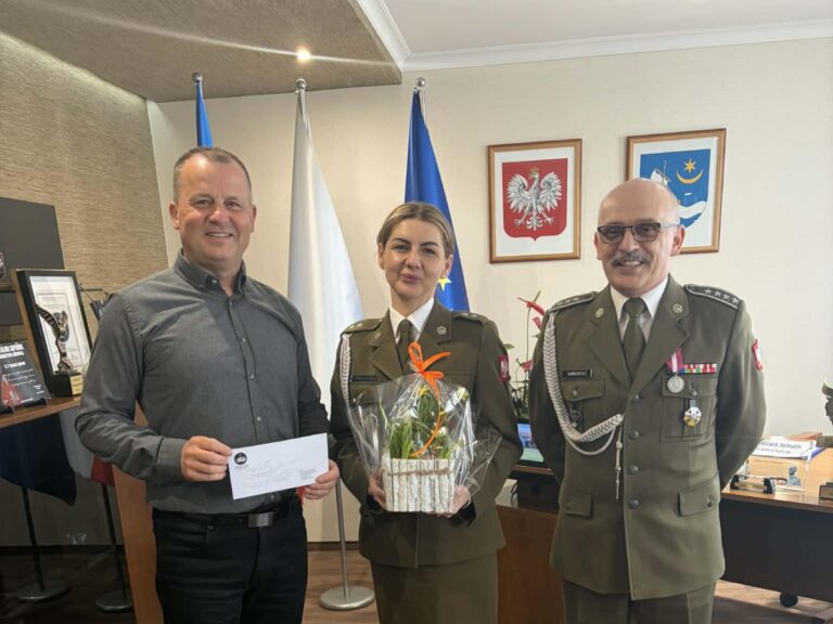 Przedstawiciele 1. Batalionu Czołgów z Żurawicy w Tryńczy