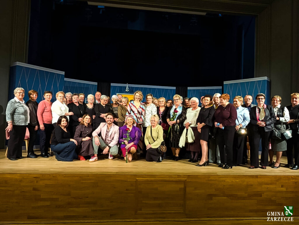 Kulturalny Dzień Teatru Z Akademią Seniora. Mieszkańcy Gminy Zarzecze W Rzeszowie 1 Kulturalny Dzień Teatru Z Akademią Seniora. Mieszkańcy Gminy Zarzecze W Rzeszowie
