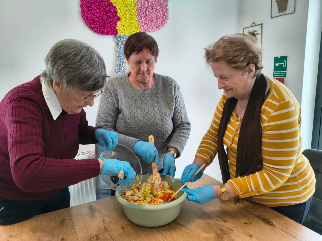 Mieszkańcy Com W Tryńczy Przygotowali Wielkanocne Baranki I Sałatki 1 Wielkanocne Warsztaty Kulinarne W Com W Tryńczy