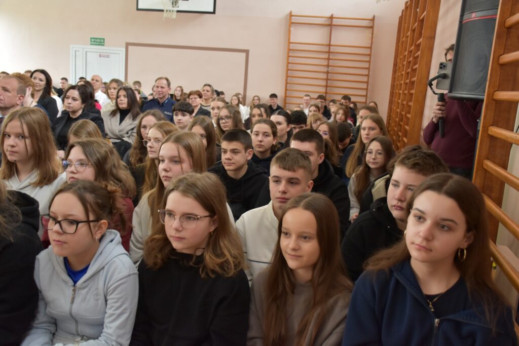 Cyberprzemoc Pod Lupą. W Kańczudze Ruszyła Kampania &Quot;Wyloguj Przemoc – Zaloguj Pomoc&Quot;