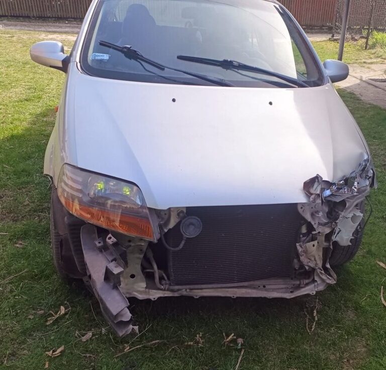 Wjechał samochodem w naczepę ciężarówki, był pijany