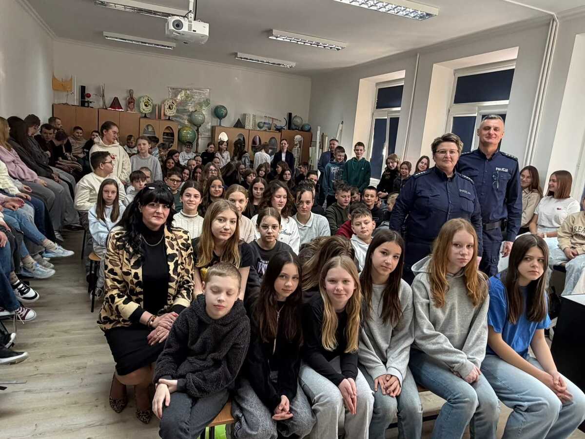 Przeworscy Policjanci Rozmawiali Z Uczniami O Odpowiedzialności Prawnej
